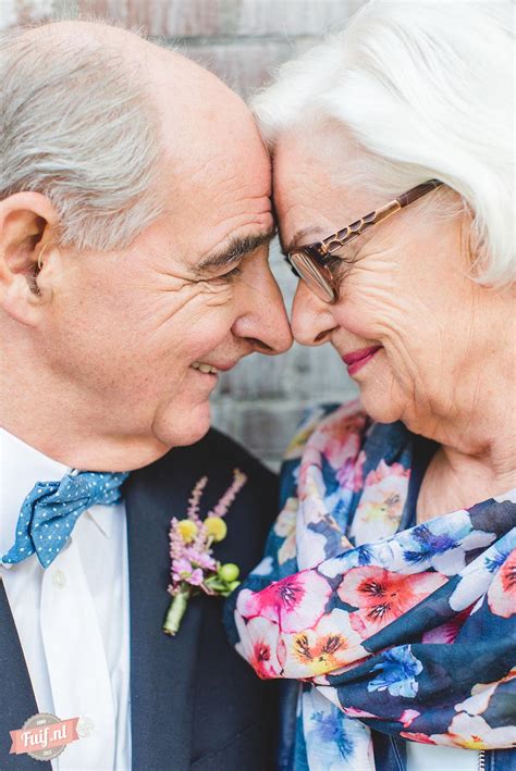 5­5­ ­Y­ı­l­l­ı­k­ ­E­v­l­i­l­i­k­l­e­r­i­n­i­ ­R­ü­y­a­ ­G­i­b­i­ ­B­i­r­ ­A­l­b­ü­m­e­ ­D­ö­n­ü­ş­t­ü­r­e­n­ ­D­ü­n­y­a­n­ı­n­ ­E­n­ ­Ş­e­k­e­r­ ­Ç­i­f­t­i­